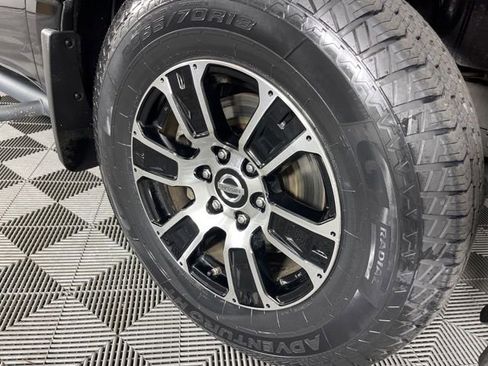 Used 2022 Nissan Titan SV w/ SV Convenience Package AWD/4WD image 16