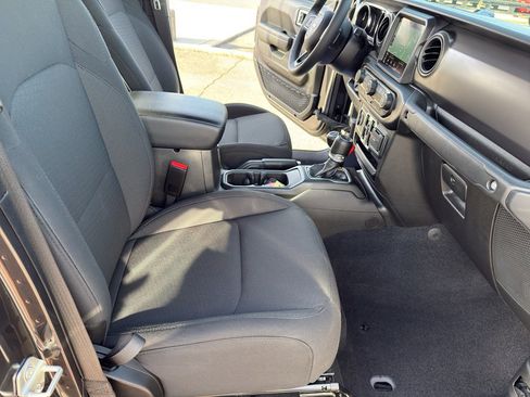 Used 2023 Jeep Gladiator Willys image 29