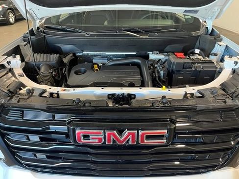 Used 2026 GMC Terrain Elevation w/ Elevation Premium Package FWD image 9