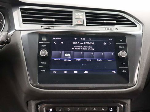 Used 2020 Volkswagen Tiguan SE w/ Panoramic Sunroof Package AWD/4WD image 10