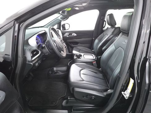 Used 2024 Chrysler Pacifica Touring-L w/ S Appearance Package image 10