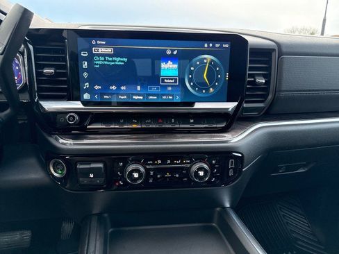 Used 2024 Chevrolet Silverado 3500 LTZ w/ LTZ Convenience Package image 20