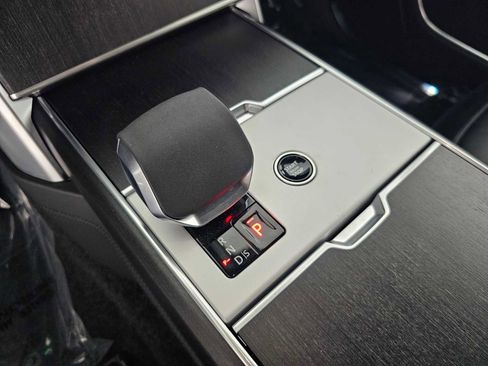New 2025 Land Rover Range Rover SE image 30