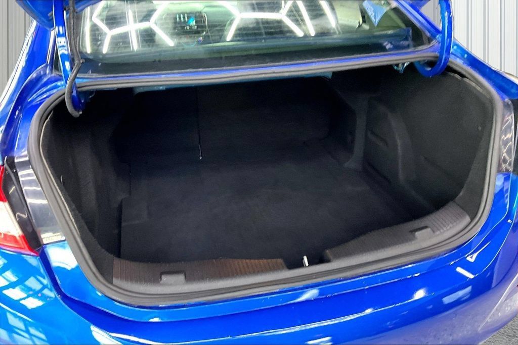 Used 2018 Chevrolet Cruze Premier w/ Enhanced Convenience Package FWD image 24