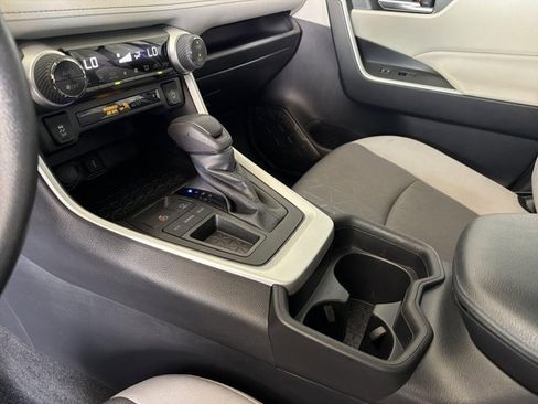 Used 2021 Toyota RAV4 XLE FWD image 20