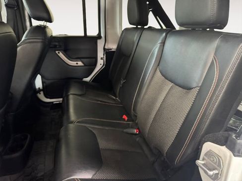 Used 2016 Jeep Wrangler Unlimited Sahara image 21