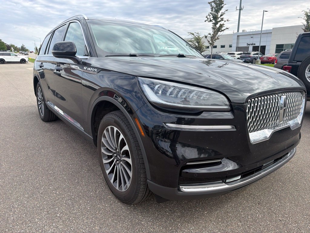 Used 2024 Lincoln Aviator AWD w/ Premium Package image 4