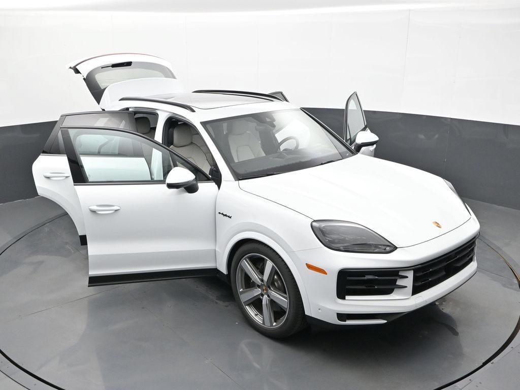 Certified 2025 Porsche Cayenne E-Hybrid AWD/4WD image 33