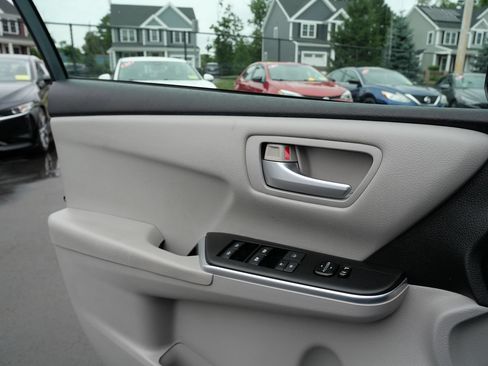 Used 2015 Toyota Camry LE FWD image 13