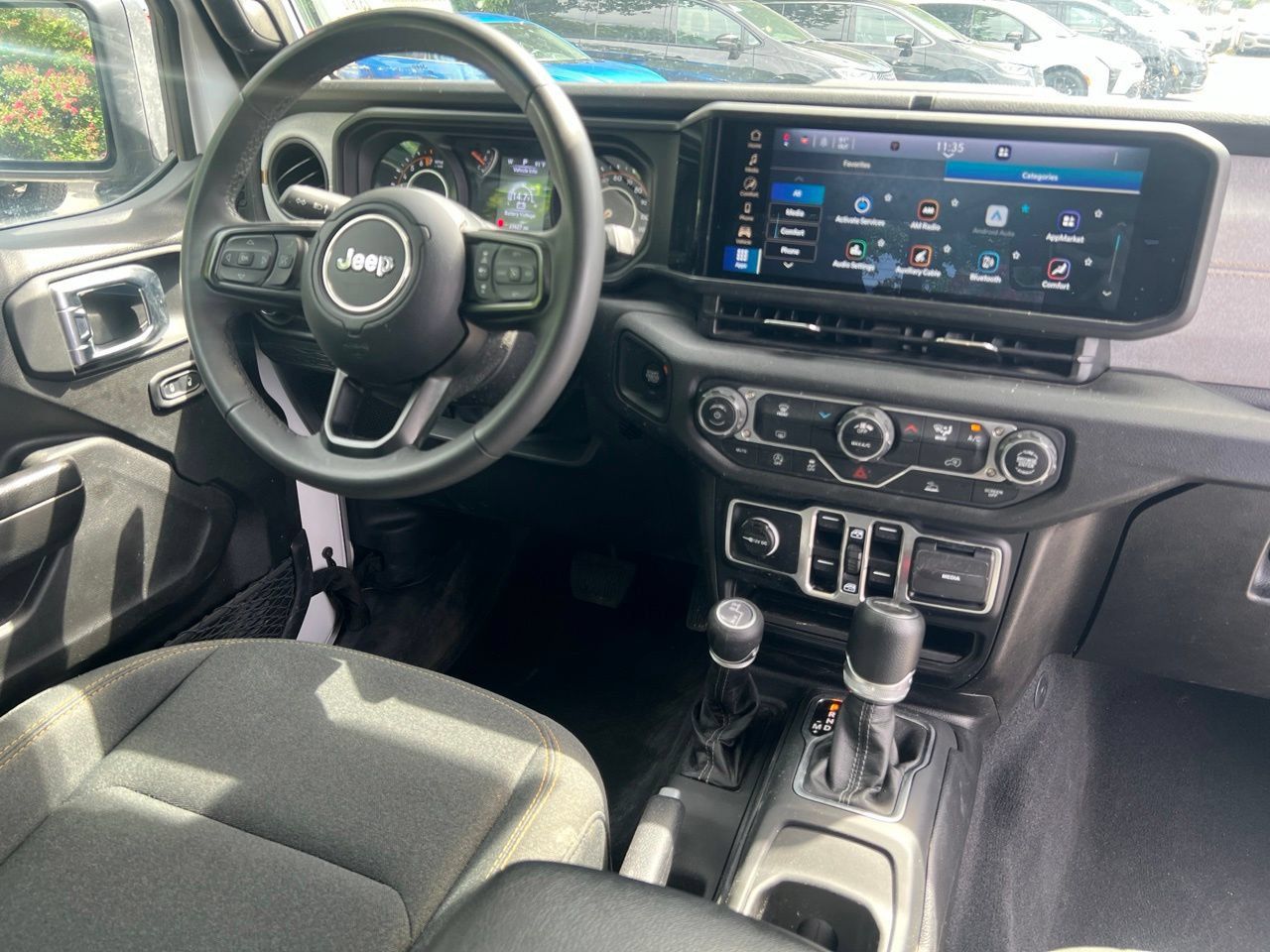 Used 2025 Jeep Gladiator Sport AWD/4WD image 22
