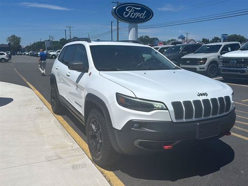 Used 2019 Jeep Cherokee Trailhawk AWD/4WD image 6