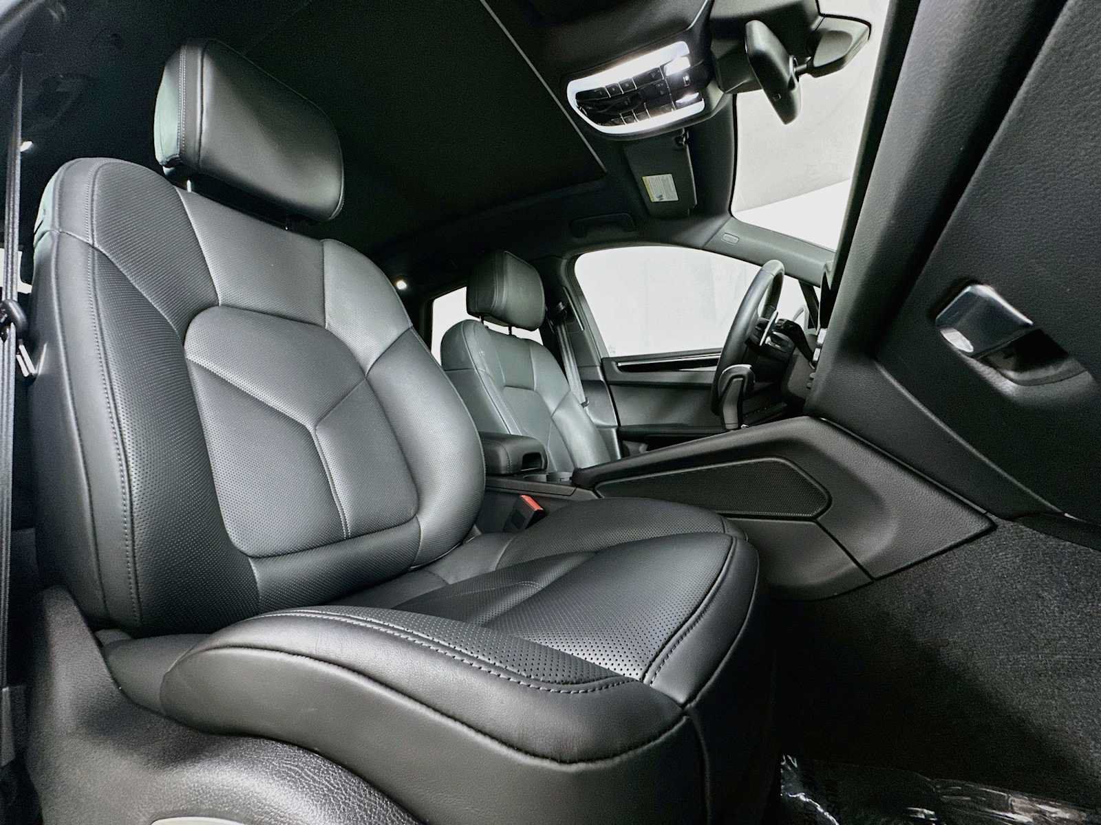 Certified 2026 Porsche Macan AWD/4WD image 29
