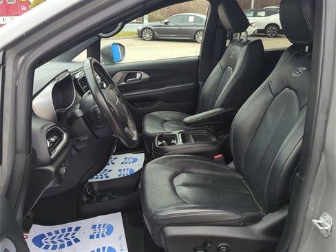 Used 2020 Chrysler Pacifica Touring-L w/ Advanced Safetytec Group image 19