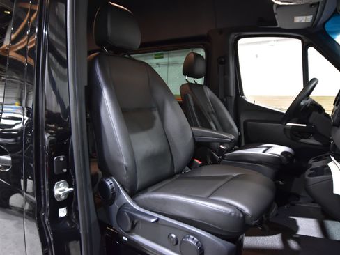 Used 2023 Mercedes-Benz Sprinter 2500 image 36