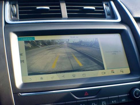 Used 2018 Jaguar E-PACE R-Dynamic S image 31