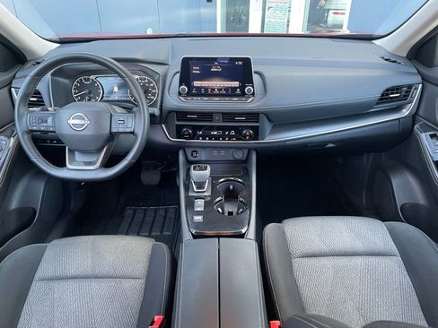 Certified 2025 Nissan Rogue SV image 10