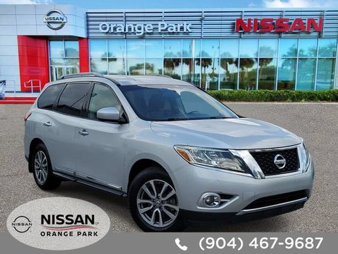 Used 2016 Nissan Pathfinder SL w/ SL Tech Package FWD image 1