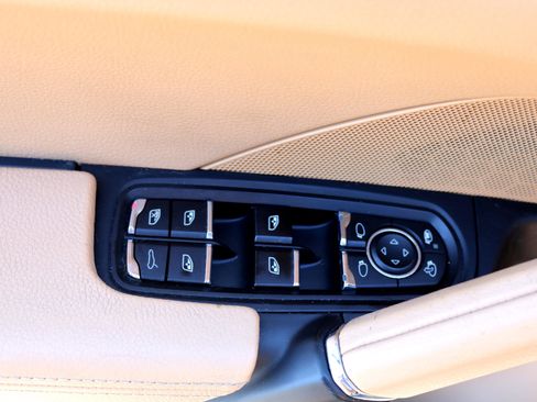 Used 2015 Porsche Cayenne S w/ Premium Package image 15