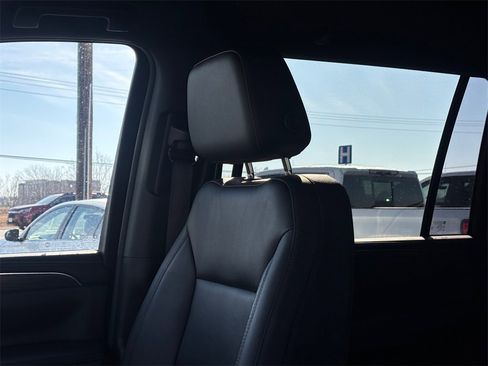 Used 2021 Chevrolet Suburban Z71 image 12