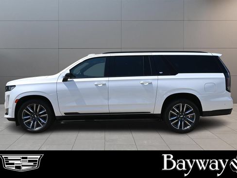 Used 2021 Cadillac Escalade ESV Sport w/ Driver Assist Tech Package AWD/4WD image 5