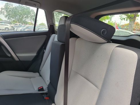 Used 2017 Toyota RAV4 XLE AWD/4WD image 12