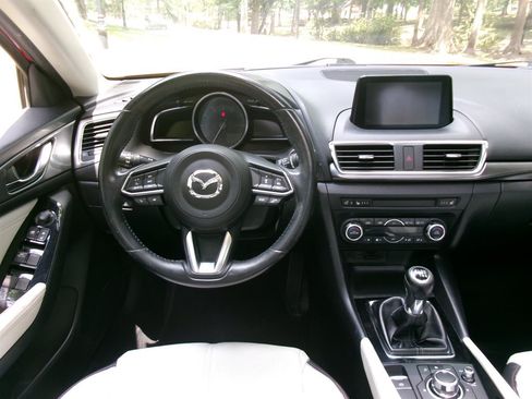 Used 2018 MAZDA MAZDA3 Grand Touring w/ Premium Equipment Package FWD image 31