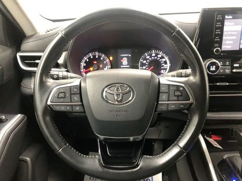 Used 2020 Toyota Highlander LE AWD/4WD image 16