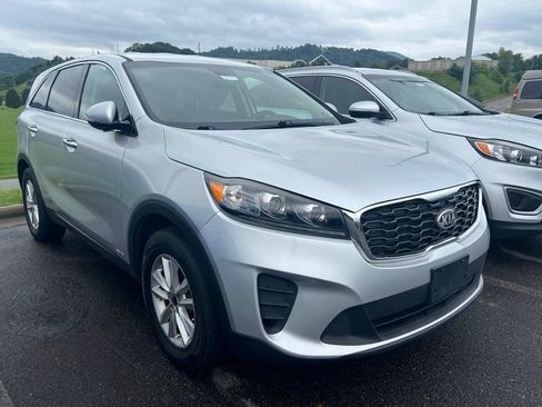 Used 2019 Kia Sorento AWD V6 image 3