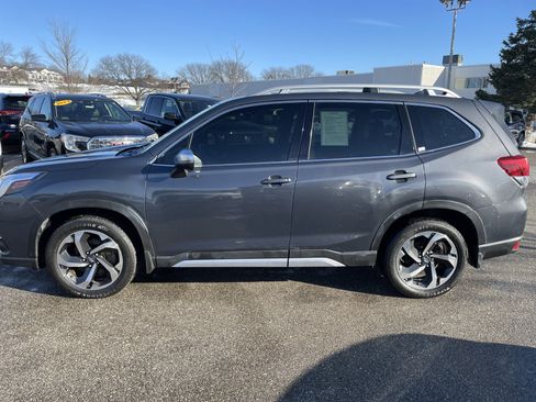 Used 2022 Subaru Forester Touring w/ Popular Package #3 image 9