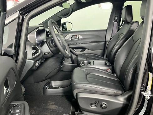 New 2026 Chrysler Voyager LX image 22