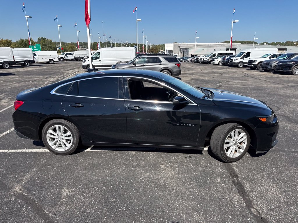 Used 2018 Chevrolet Malibu LT w/ Driver Confidence Package FWD image 4