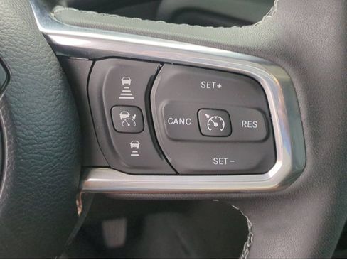 Used 2025 Jeep Wrangler Unlimited Sahara w/ Safety Group AWD/4WD image 27