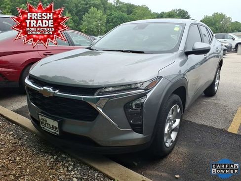 Used 2025 Chevrolet Trax LS w/ LS Convenience Package FWD image 1