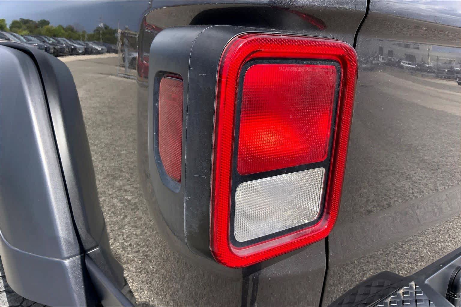 Used 2022 Jeep Gladiator Mojave w/ Dual Top Group AWD/4WD image 28