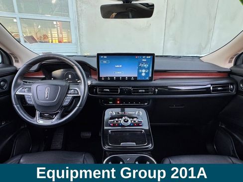 Used 2022 Lincoln Nautilus Reserve w/ Equipment Group 201A image 6