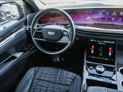 Used 2025 Cadillac Escalade ESV Sport Platinum w/ LPO, Floor Liner Package AWD/4WD image 14