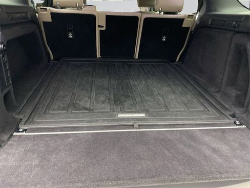 Used 2019 Land Rover Discovery SE AWD/4WD image 14