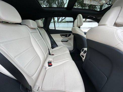 Used 2024 Mercedes-Benz GLC 300 4MATIC image 35
