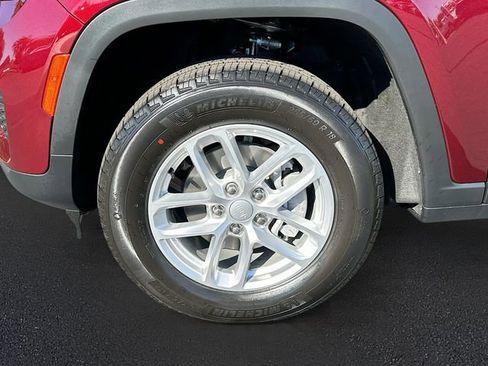 New 2025 Jeep Grand Cherokee Laredo image 19