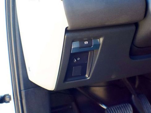 Used 2022 Land Rover Defender 110 X-Dynamic SE AWD/4WD image 45