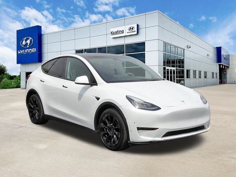 Used 2023 Tesla Model Y Long Range AWD/4WD image 3