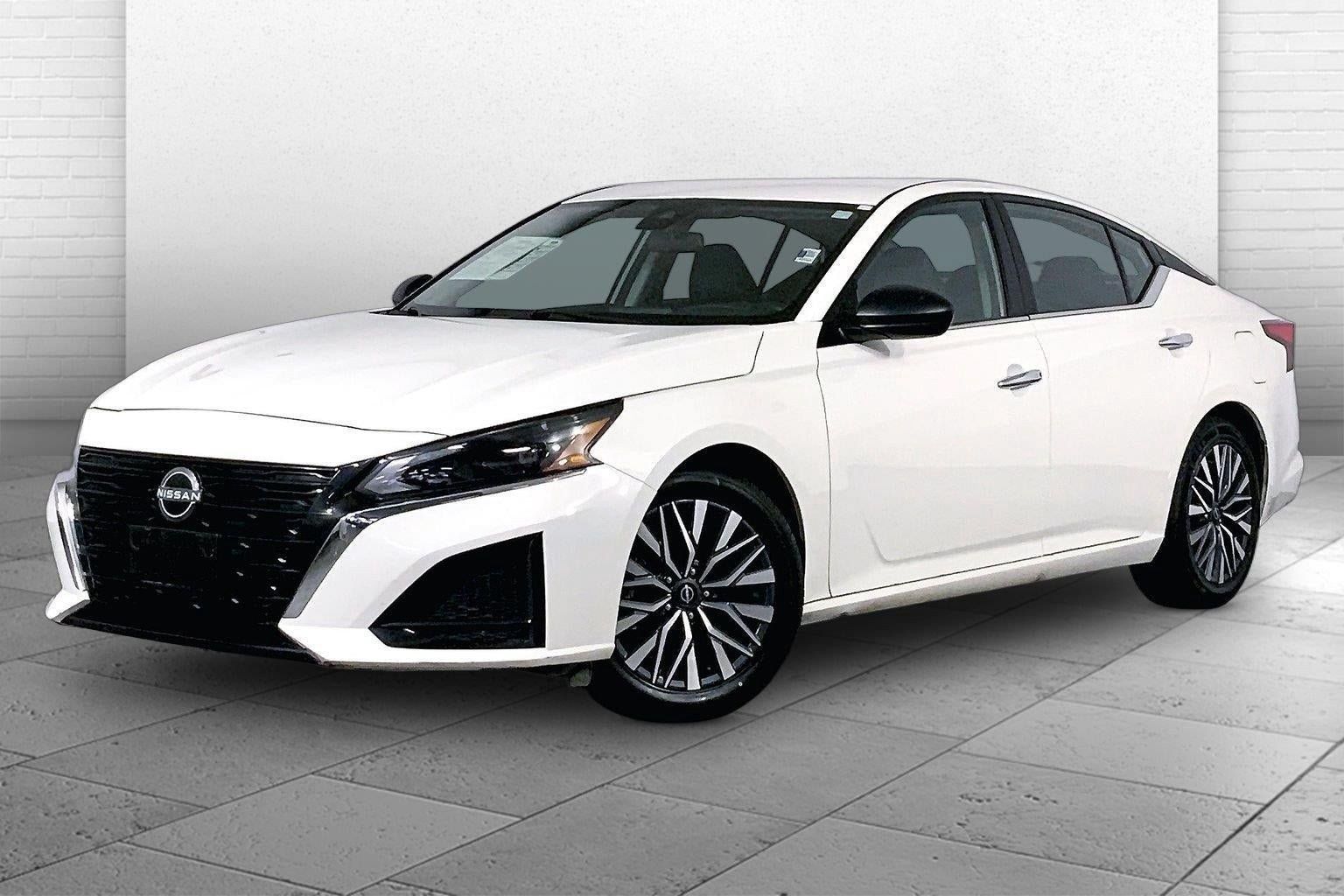 Used 2025 Nissan Altima 2.5 SV FWD image 28