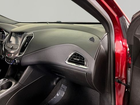 Used 2019 Chevrolet Cruze LT w/ Convenience Package FWD image 26