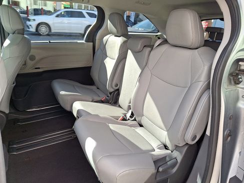 Used 2024 Toyota Sienna XLE image 10