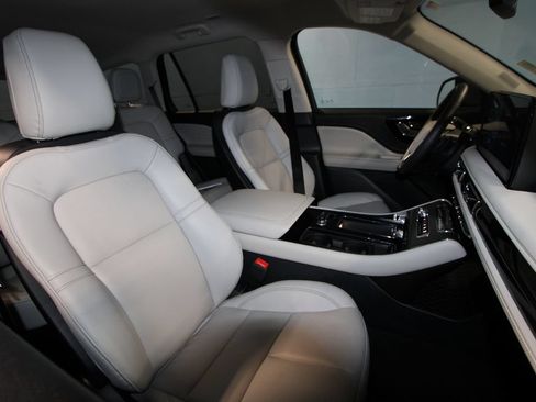 Used 2026 Lincoln Aviator AWD image 24