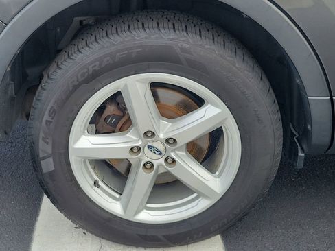 Used 2019 Ford Explorer XLT w/ Equipment Group 202A image 7