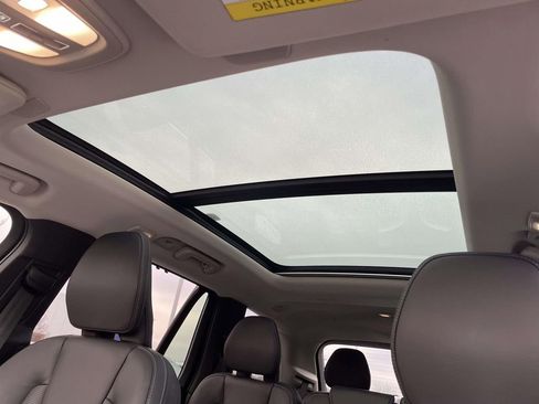 Used 2025 Volvo XC90 B6 Ultra w/ Protection Package Premier image 10