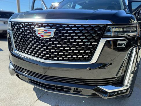 Used 2021 Cadillac Escalade ESV Premium Luxury image 14