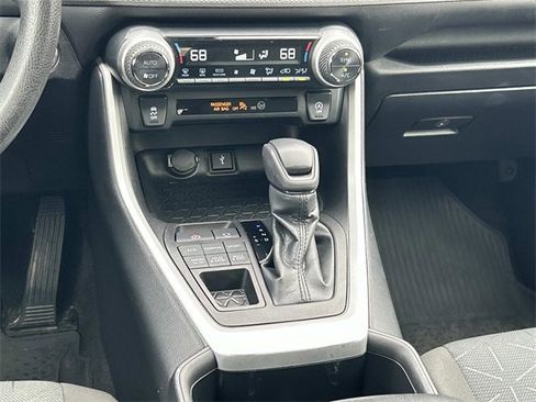Used 2022 Toyota RAV4 XLE image 17