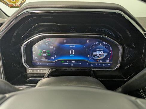 Used 2025 Chevrolet Silverado 2500 ZR2 w/ Technology Package image 12